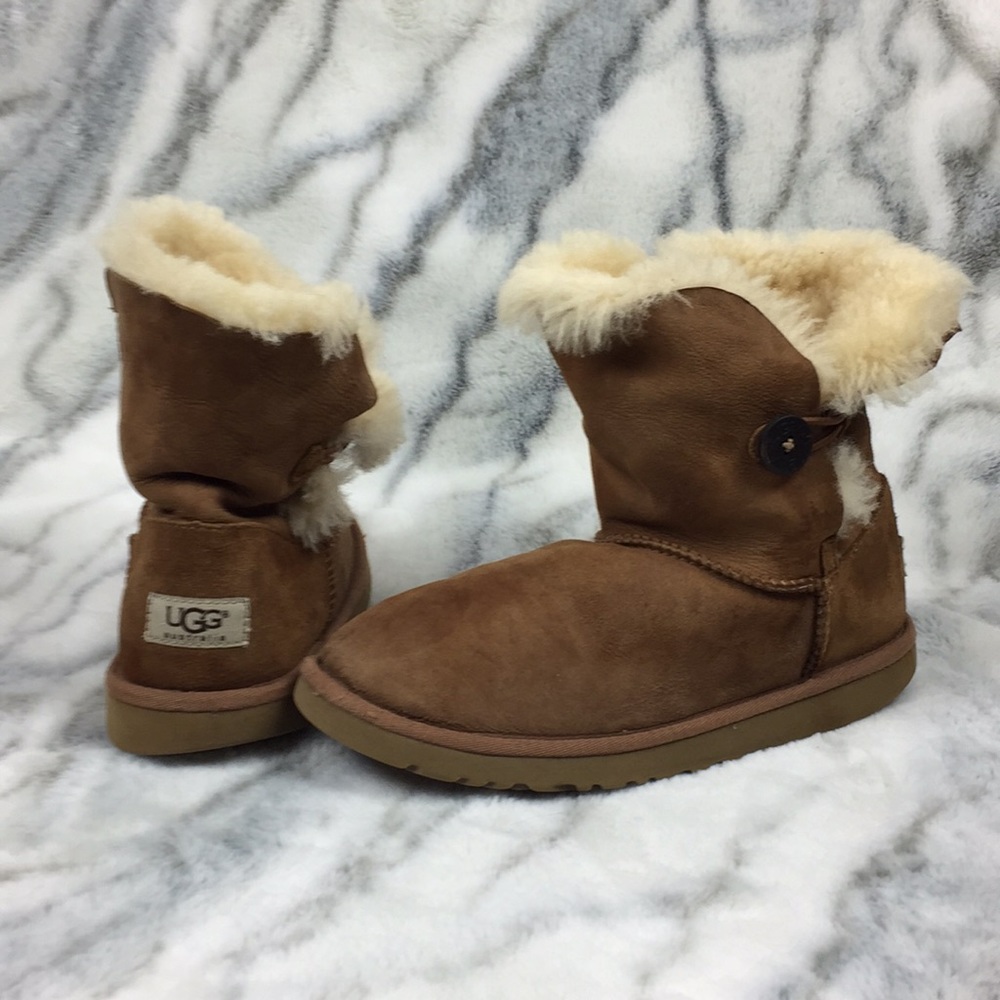 Ugg Brown Leather Fuzzy Ankle Boots size 6 camel